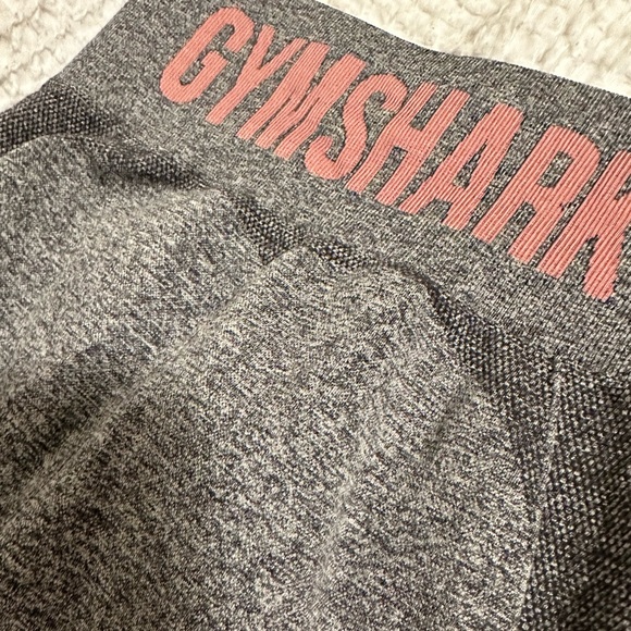 Flex mark grey with pink Gymshark 3 piece set  size small - Picture 3 of 6